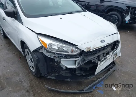 2018 Ford Focus S z USA, uszkodzony, nr VIN 1FADP3E28JL291782